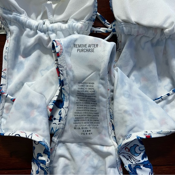 Abercrombie & Fitch one piece floral printed swimsuit with open back size M NWT - Picture 13 of 14